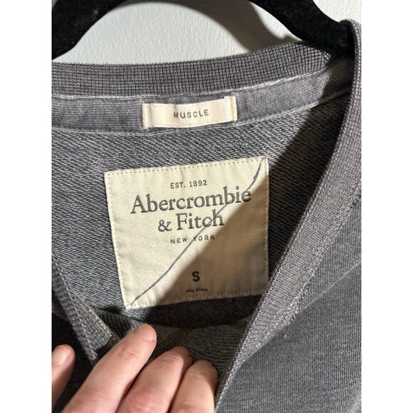 Abercrombie & Fitch crewneck - Picture 2 of 9
